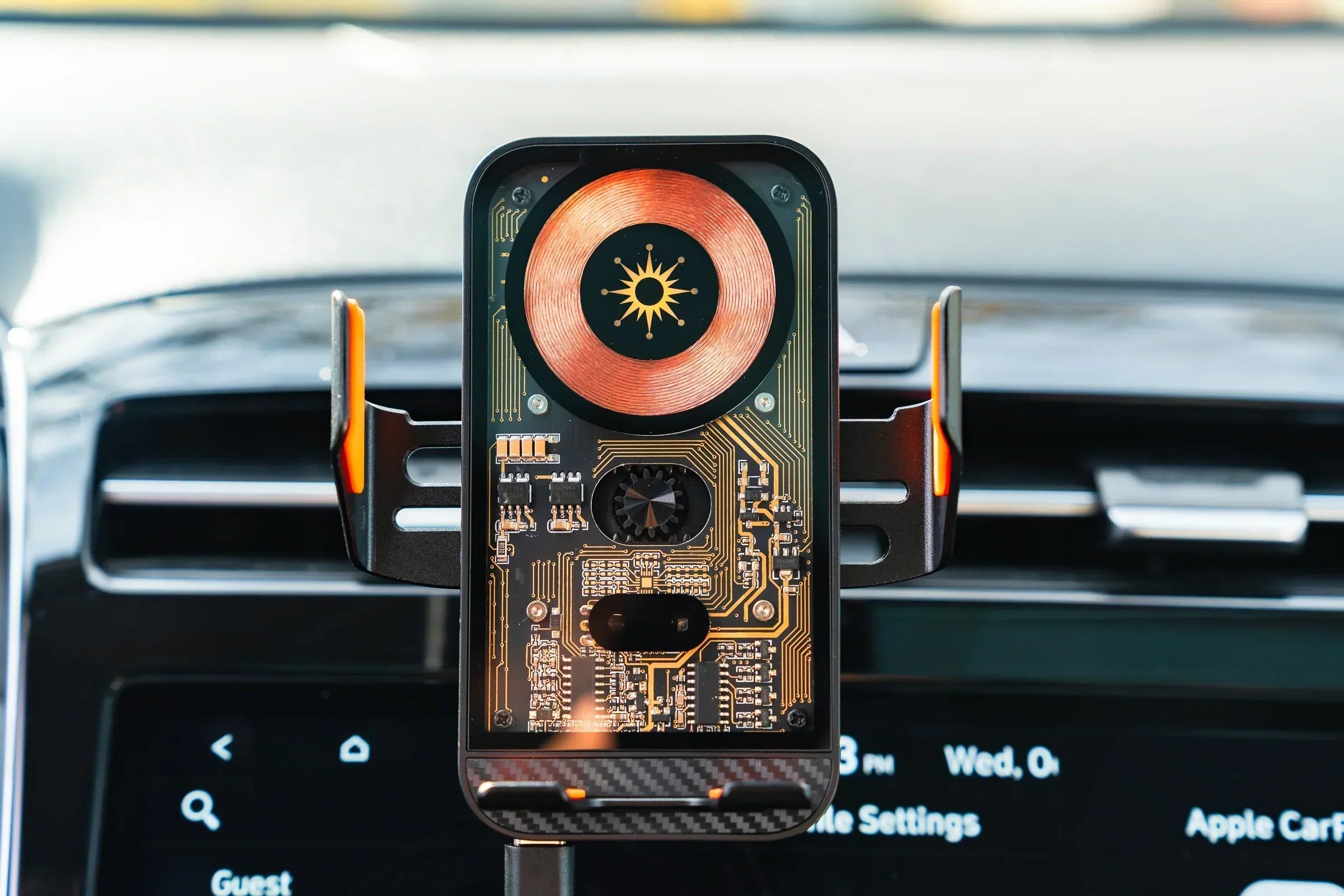 15W Smart Wireless Car Charger – Auto-Grip, 360° Adjustable Mount DSC6009